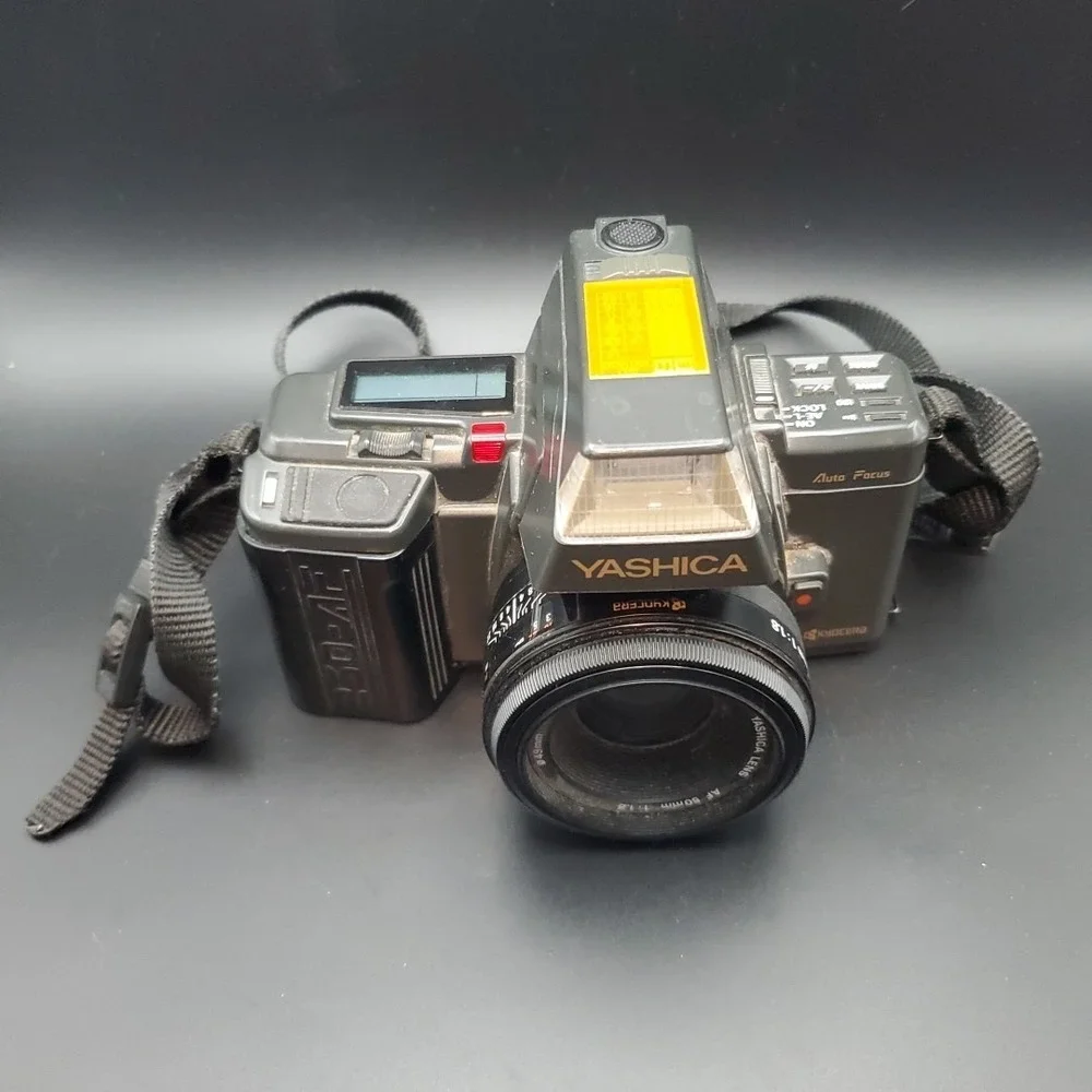 Yashica Kyocera 230-AF 35mm SLR Film Camera 35-70mm JAPAN 2821720 FOR PARTS